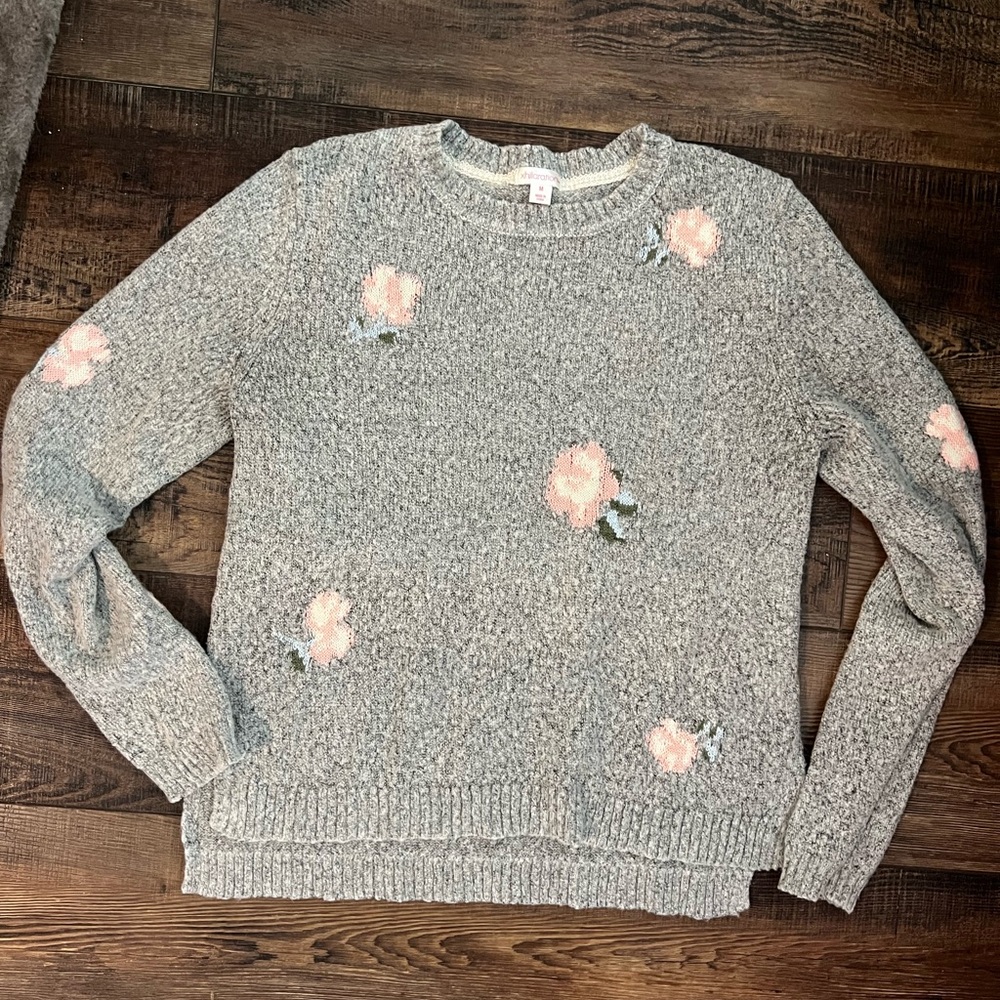 Sz small gray and pink rose sweater